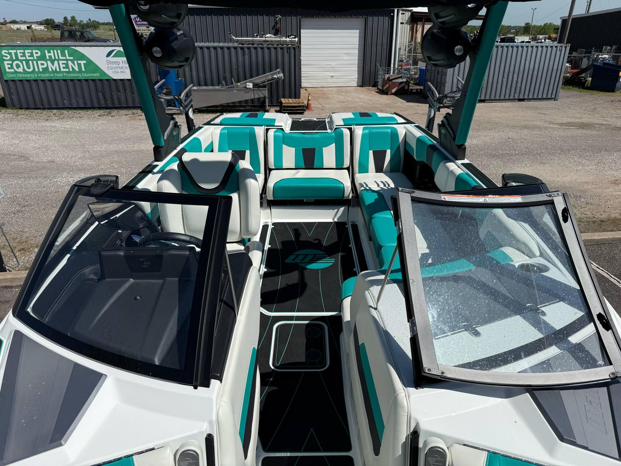 LIKE NEW 2023 Malibu 23LSV Icon