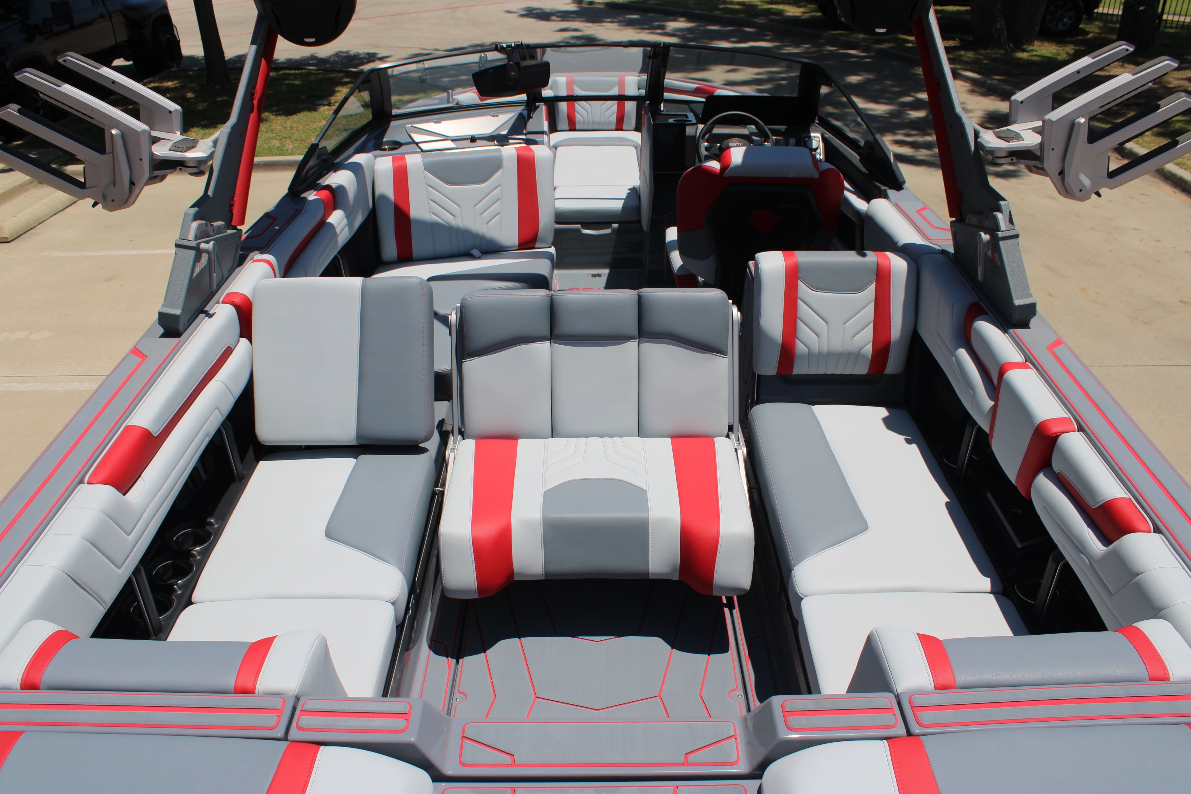 2025 Malibu 25 LSV