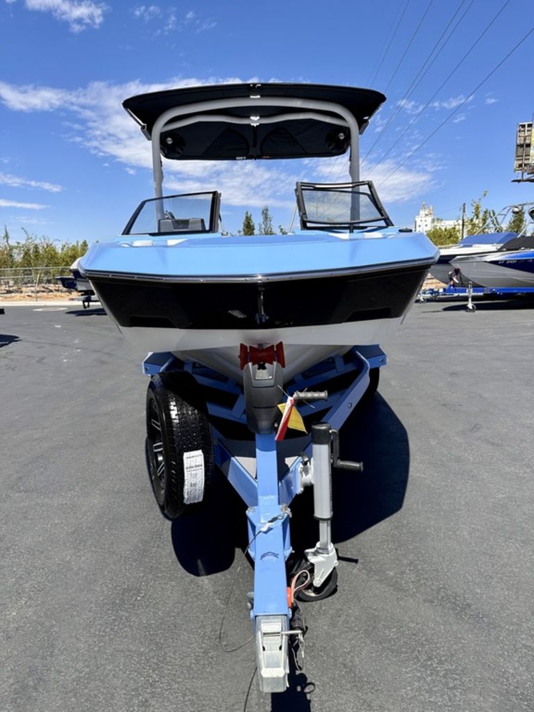 2024 Malibu Boats 21 LX