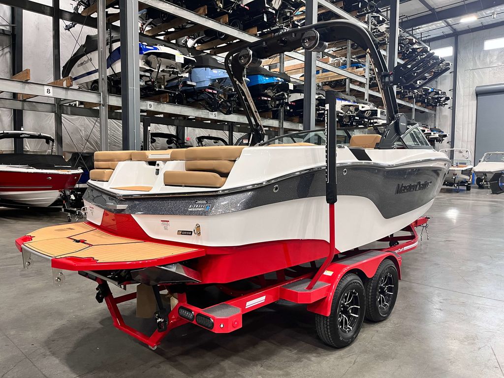 2025 MasterCraft XT22