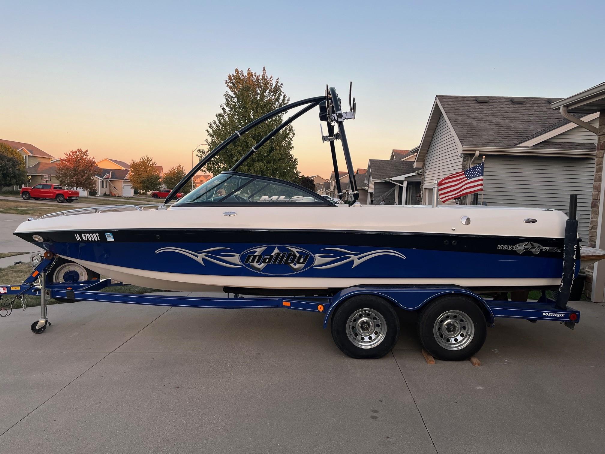 Malibu Wakesetter VLX 21' Wakeboard Boat