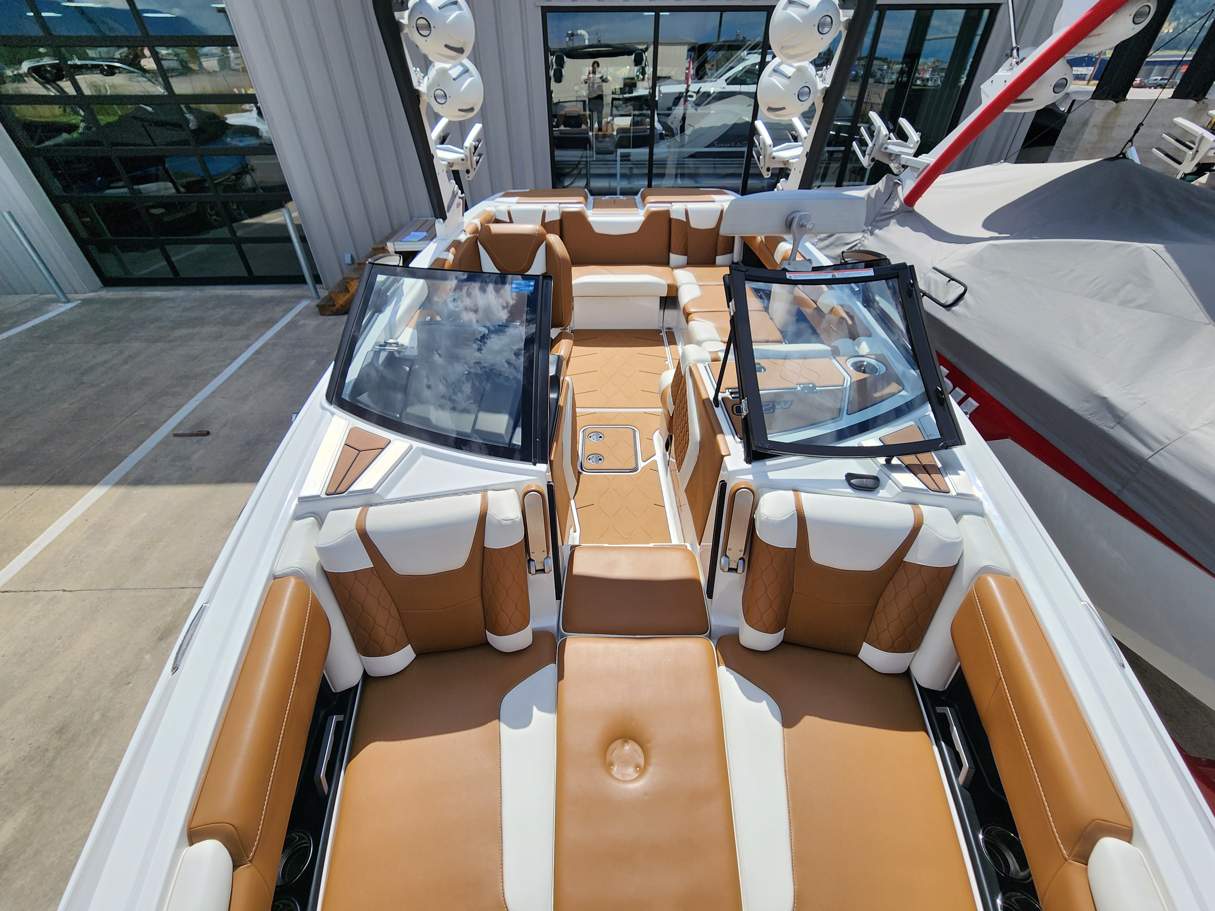 2022 Malibu M220 Icon