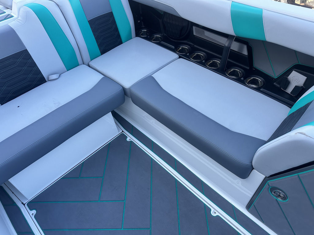 2023 Malibu Boats 26 LSV