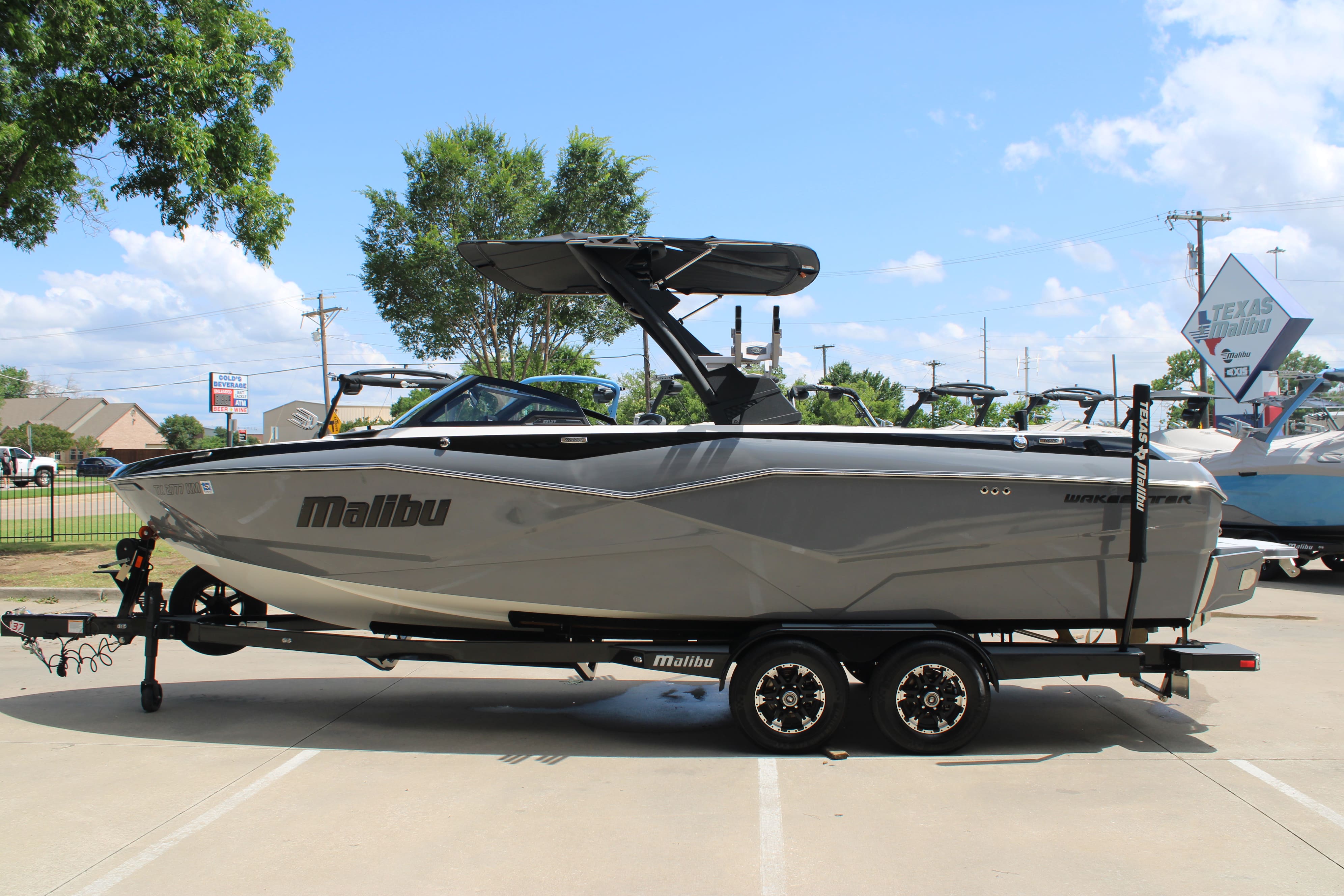 2022 Malibu 25 LSV