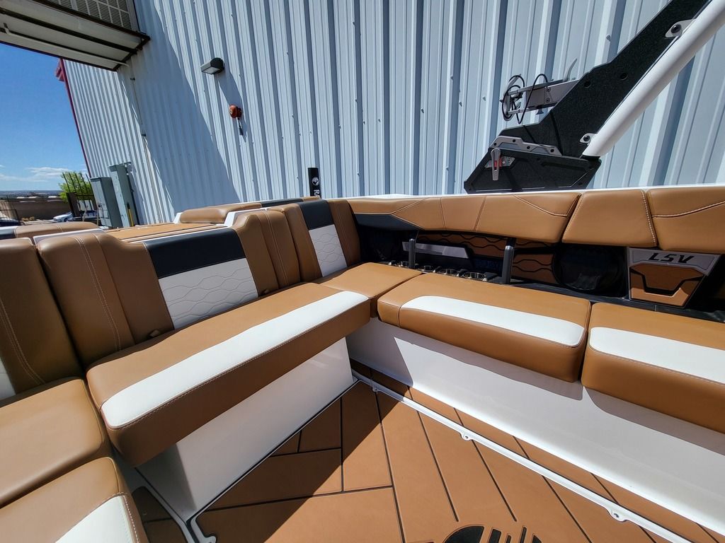 2024 Malibu Boats 23 LSV