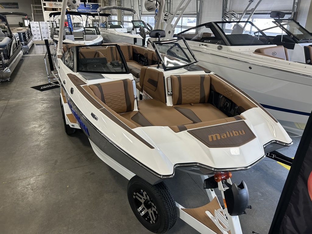 2025 Malibu Boats 24 MXZ Icon