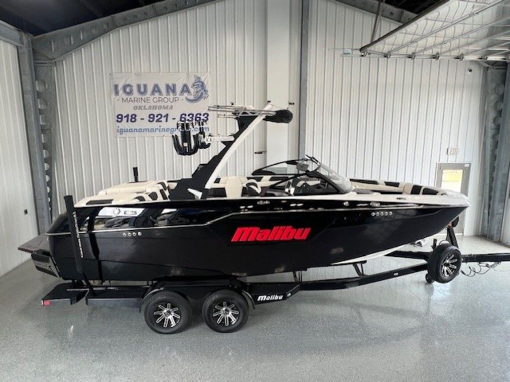 2024 Malibu Boats M220
