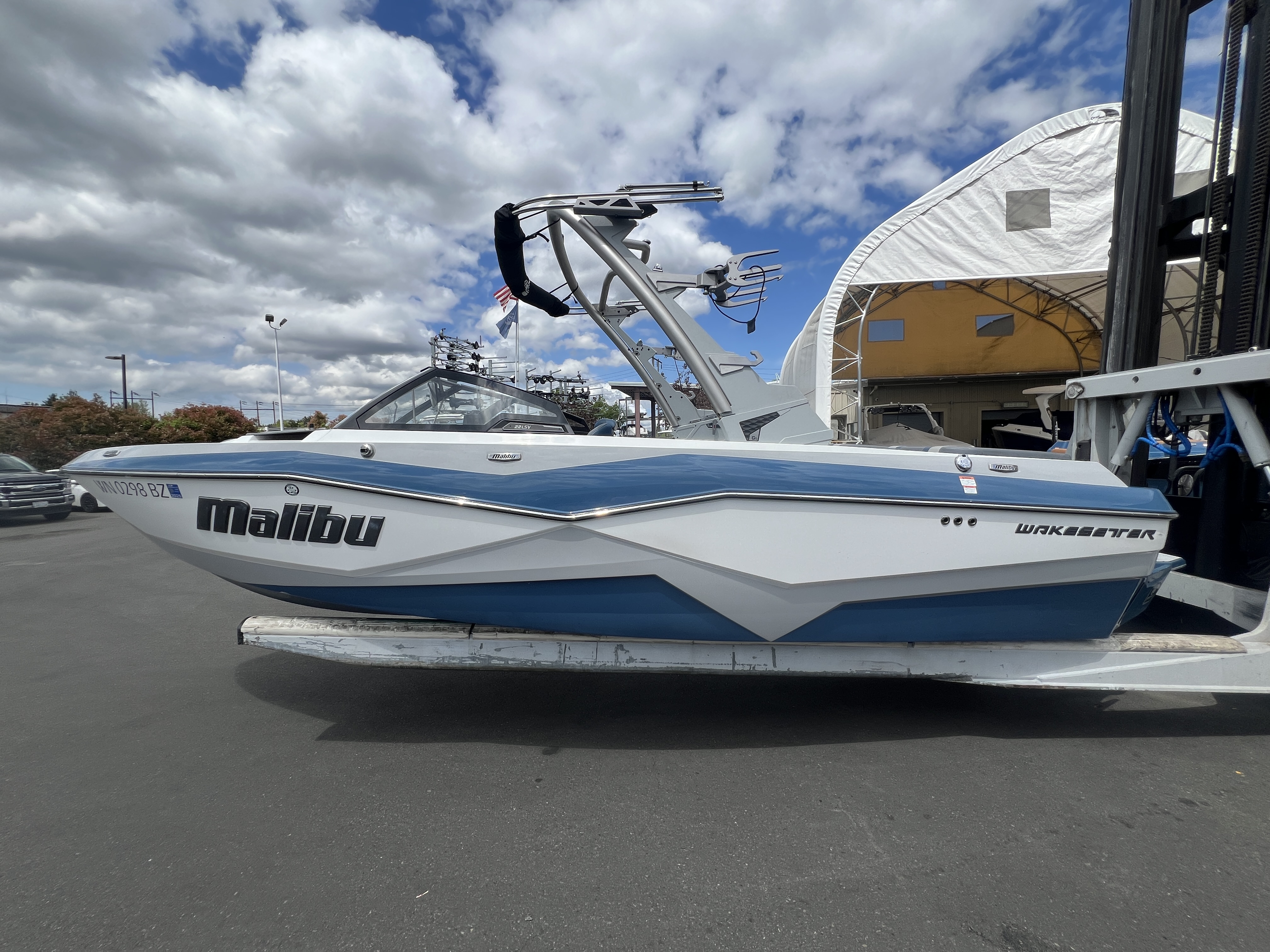 2023 Malibu 22 LSV