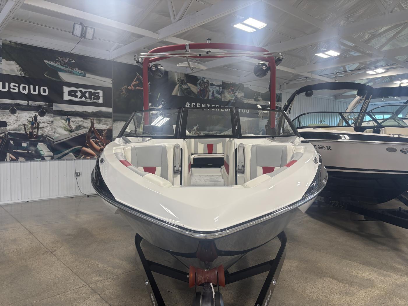 2023 Malibu 23 LSV