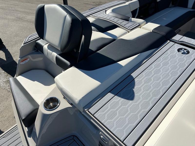 2025 MasterCraft XT22