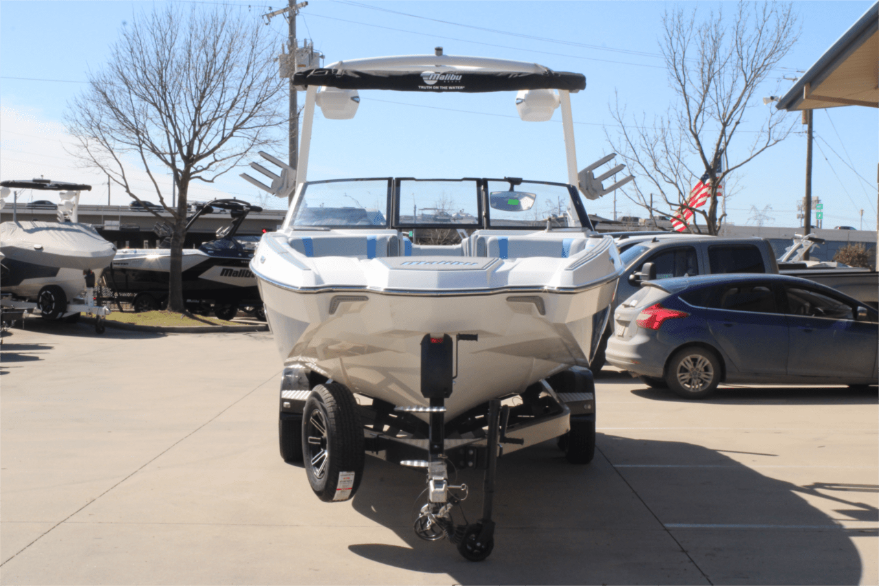 2025 Malibu 23 MXZ