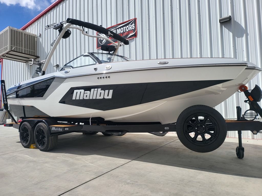 2024 Malibu Boats 23 MXZ