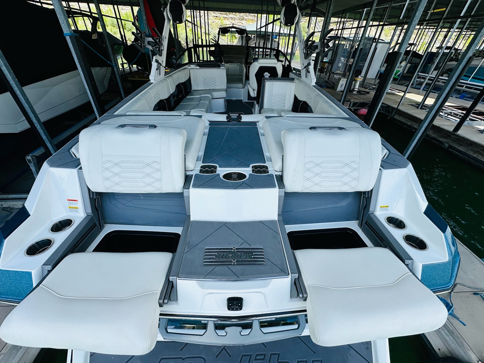 2023 Malibu Boats 25 LSV