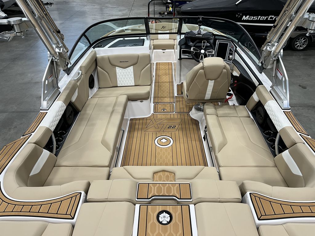 2024 MasterCraft XT22