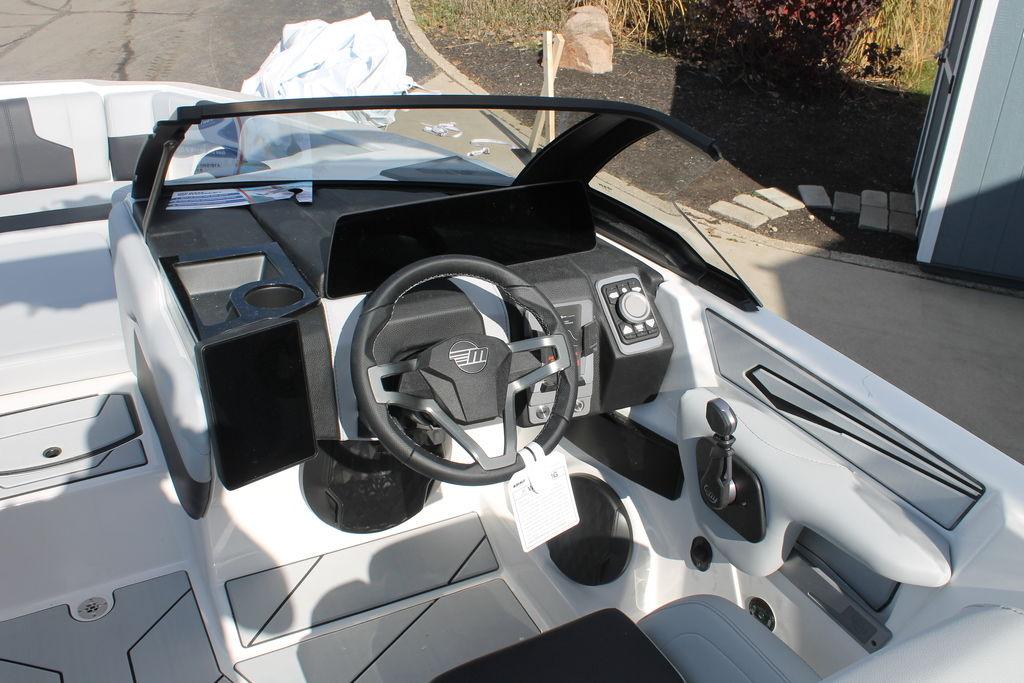 2025 malibu boats 21-LX