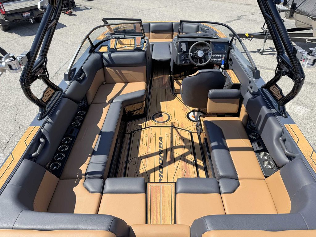 2025 MOOMBA Max