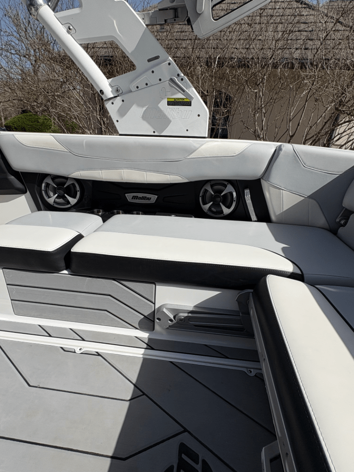 2020 Malibu 23 LSV