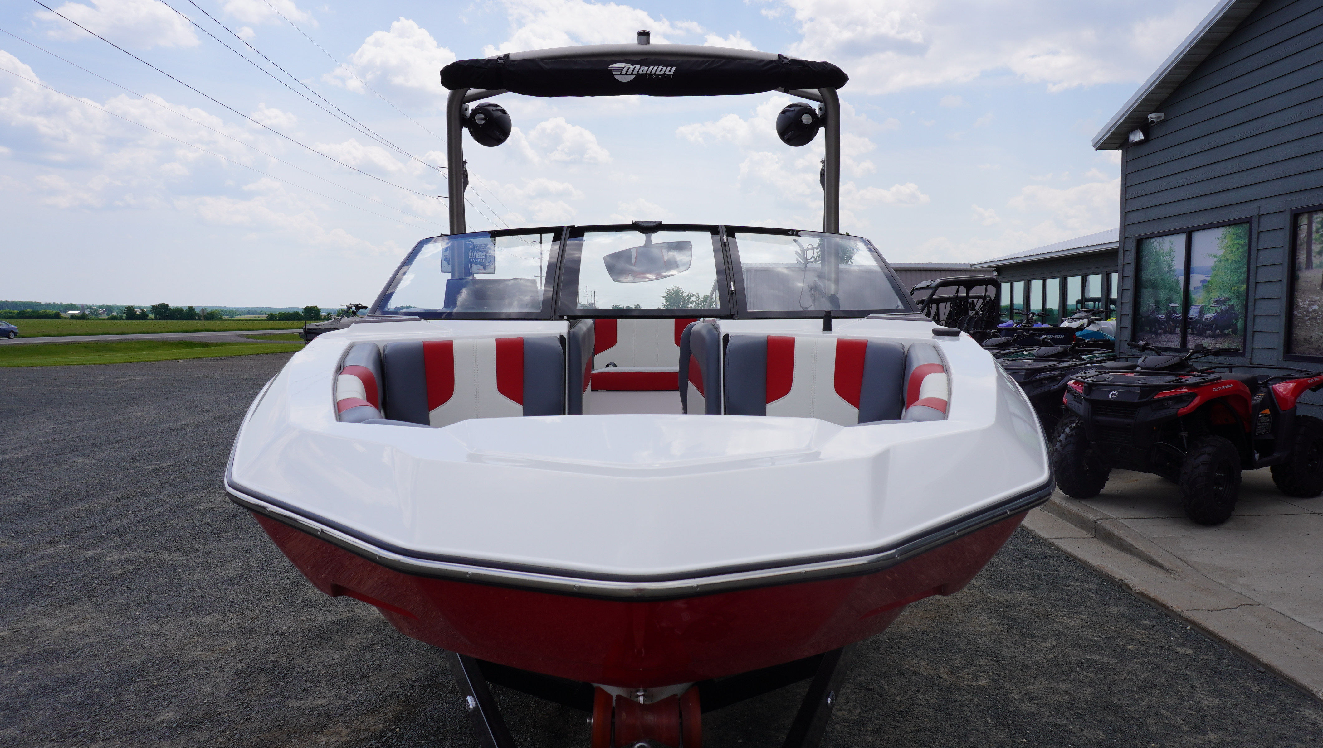 2023 Malibu Boats 21 LX