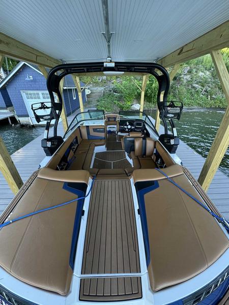 2016 Nautique 210