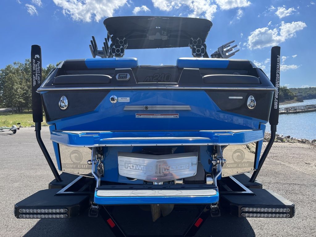 2020 Malibu Boats M240