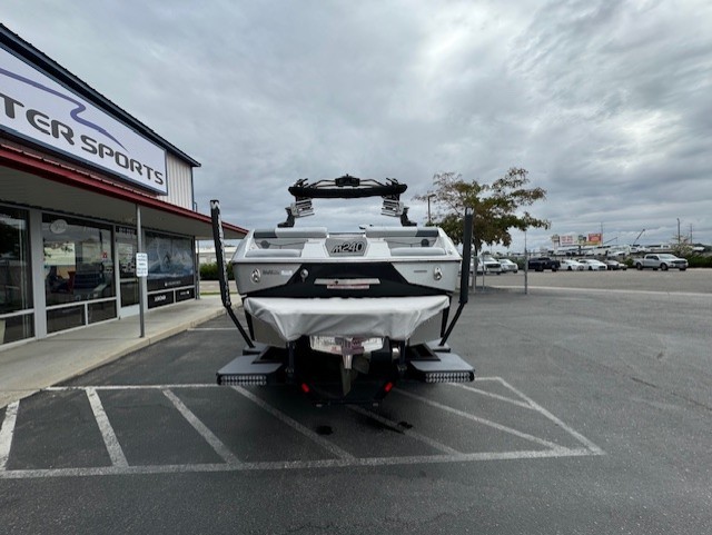 2021 Malibu M240