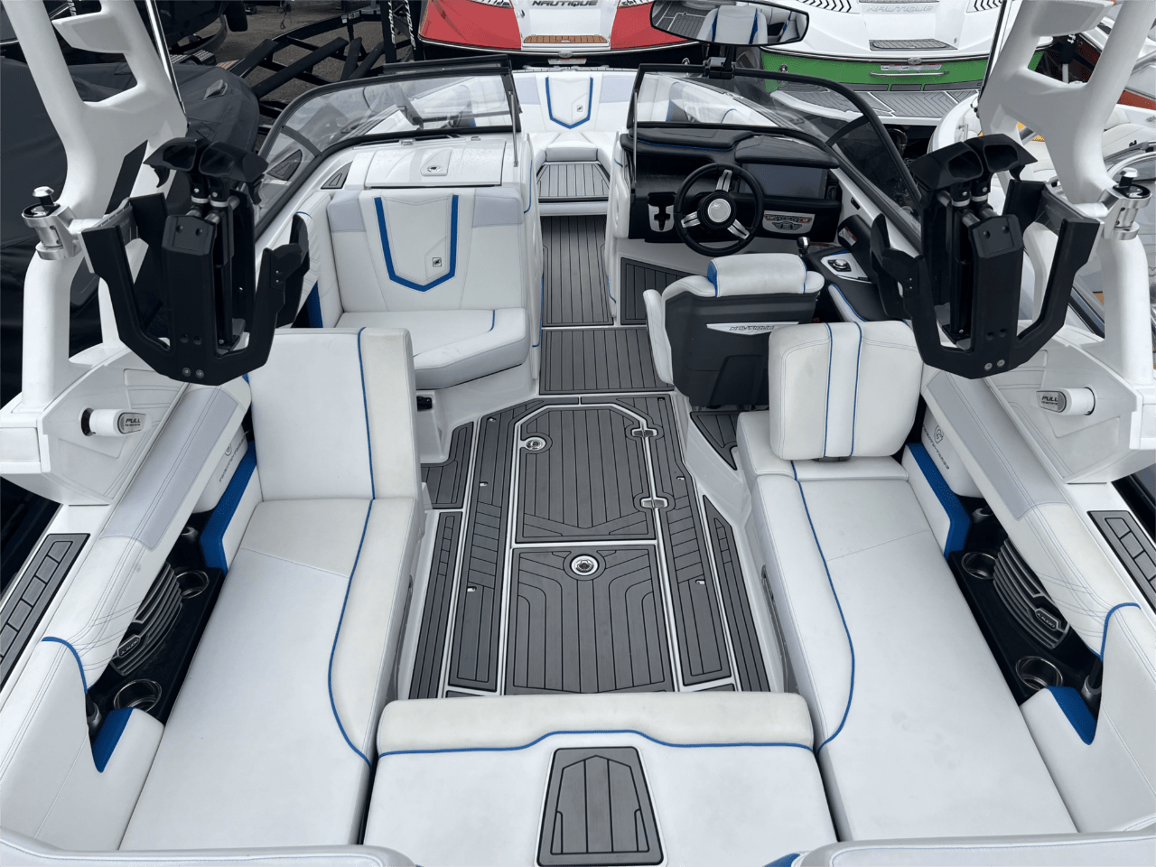 2018 Nautique G23 — Head Turner!