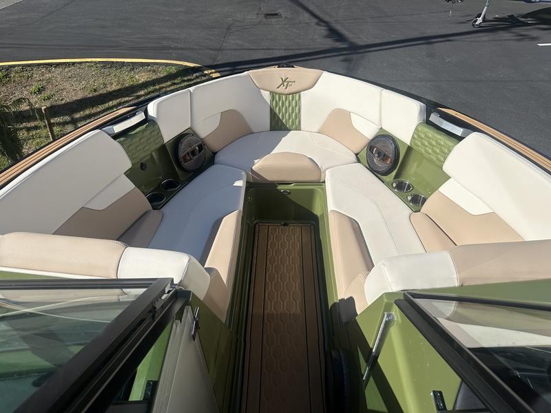 New 2024 MasterCraft XT25