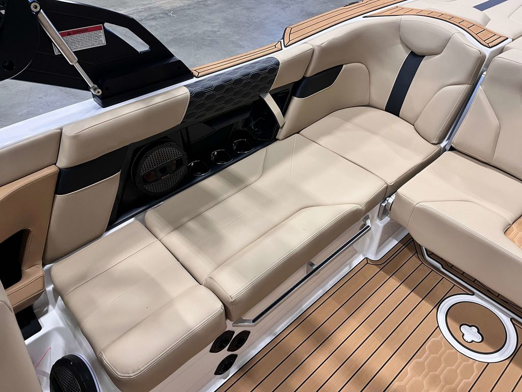 2025 MasterCraft XT23