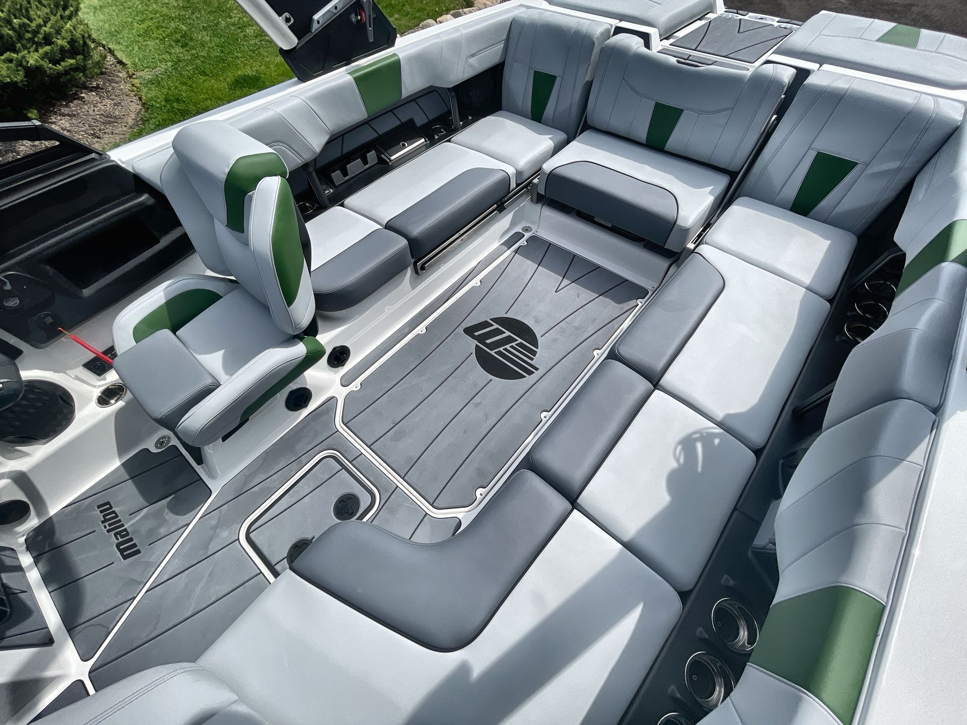 2023 Malibu 23 LSV