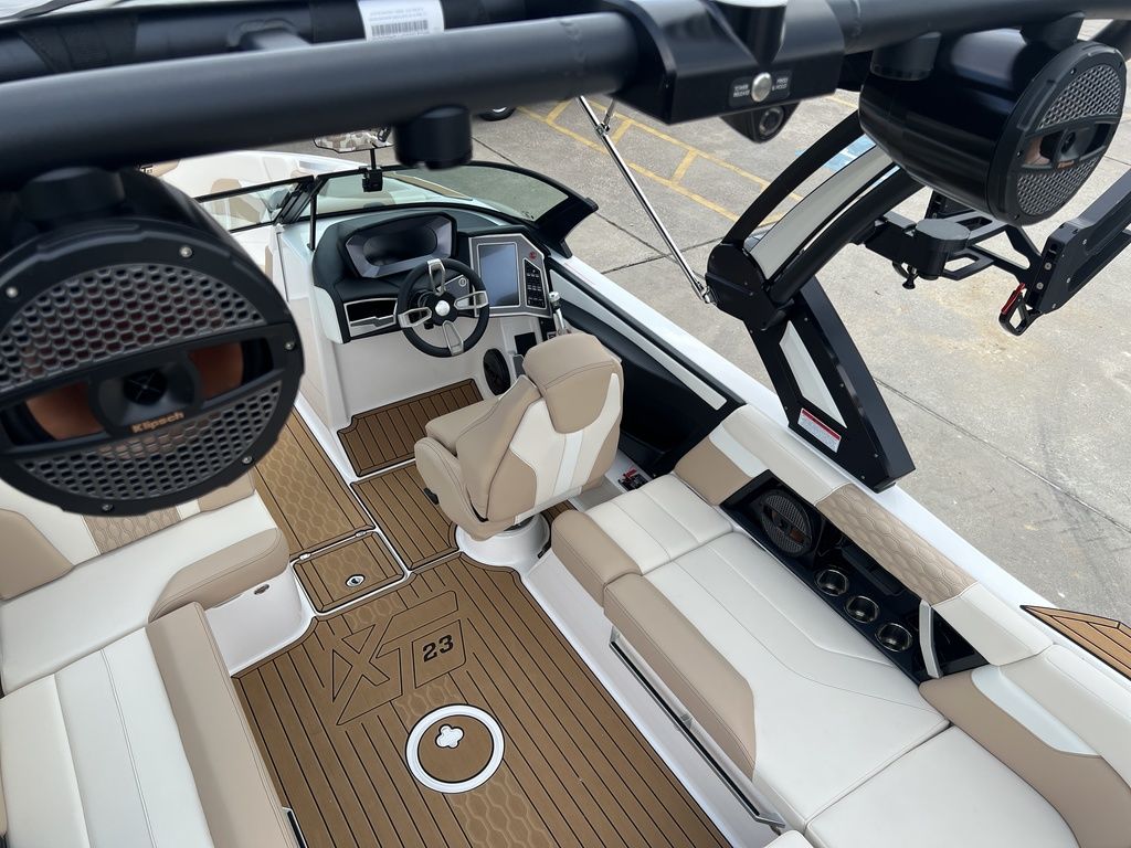 2023 MasterCraft XT23