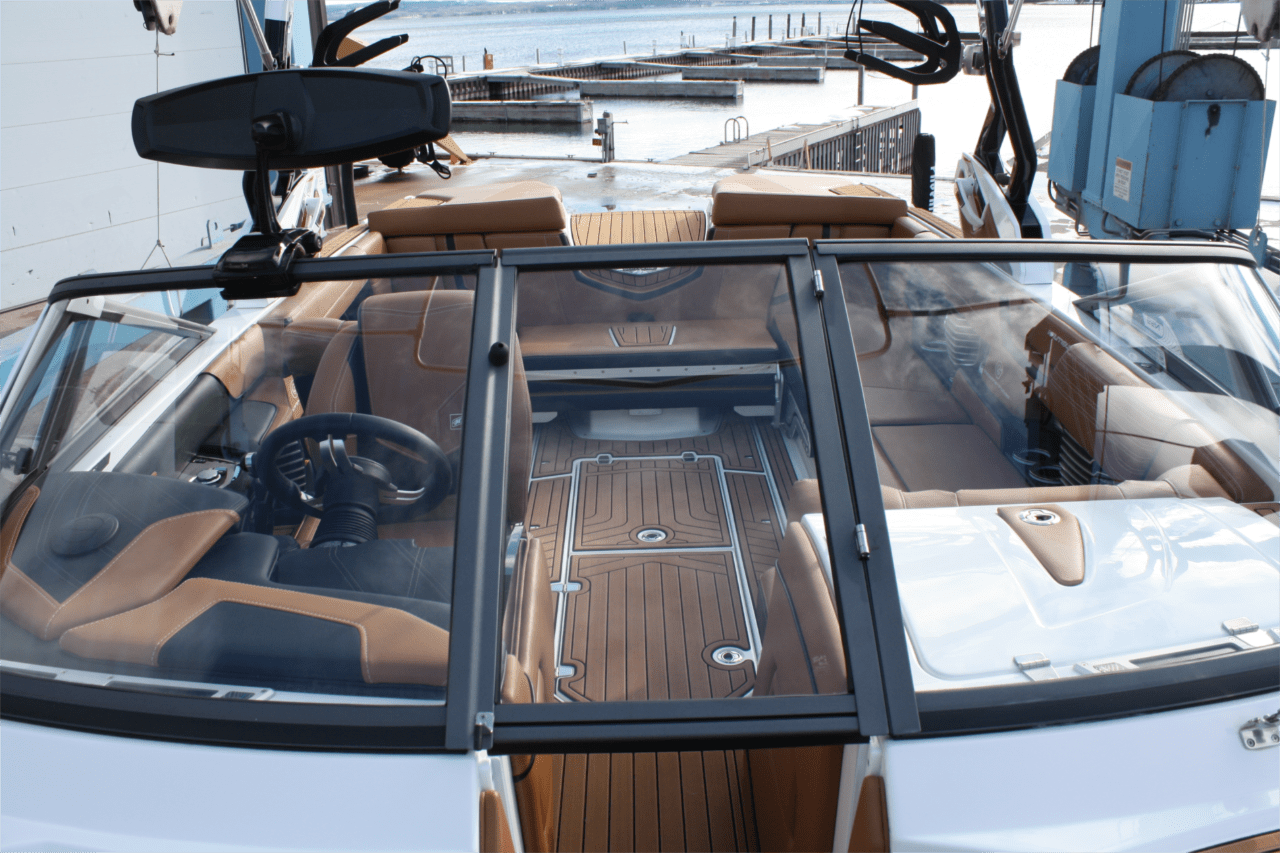 boat.Title