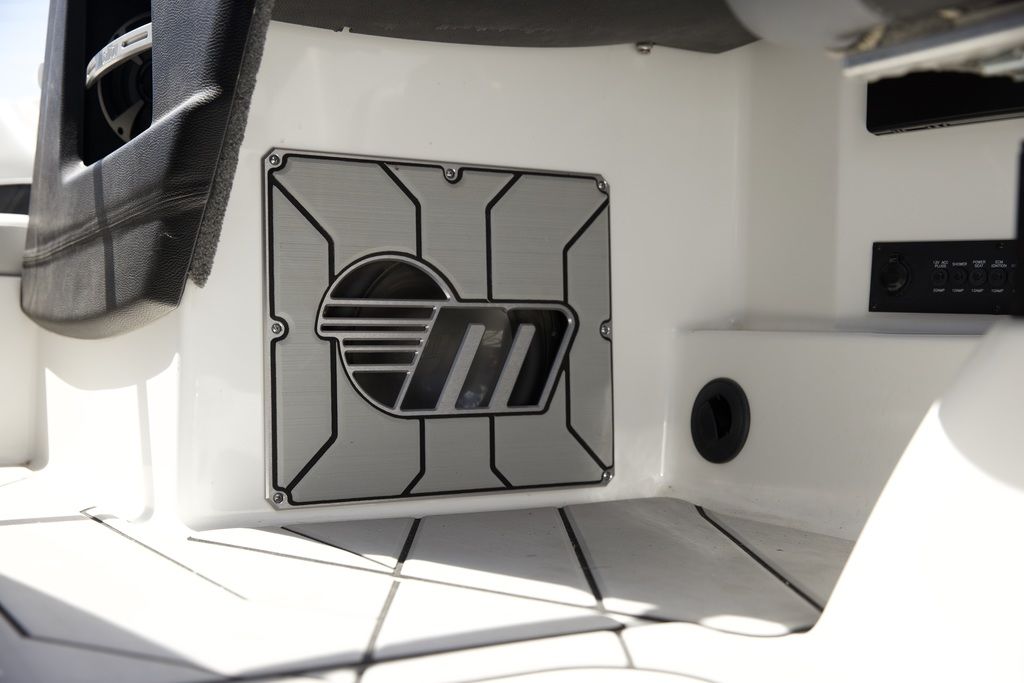 2020 Malibu Boats 23 LSV