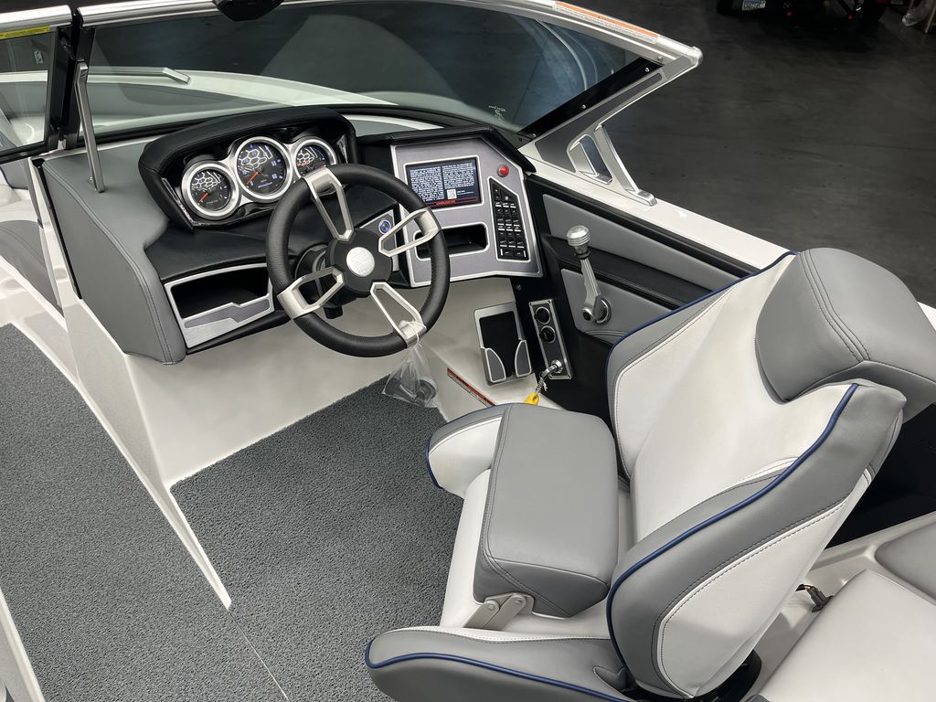 2019 MasterCraft XT23