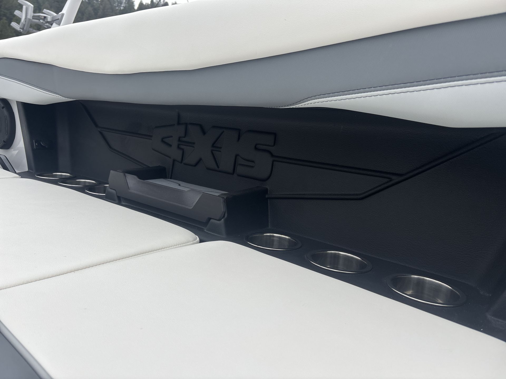 2025 Axis A225