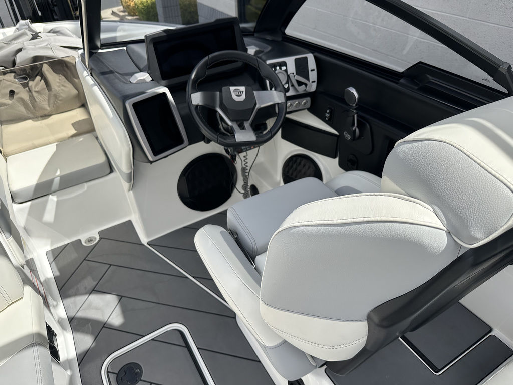 2023 Malibu Boats 22 LSV