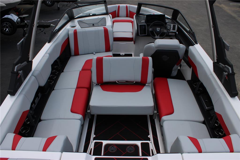 2023 Malibu 22 LSV