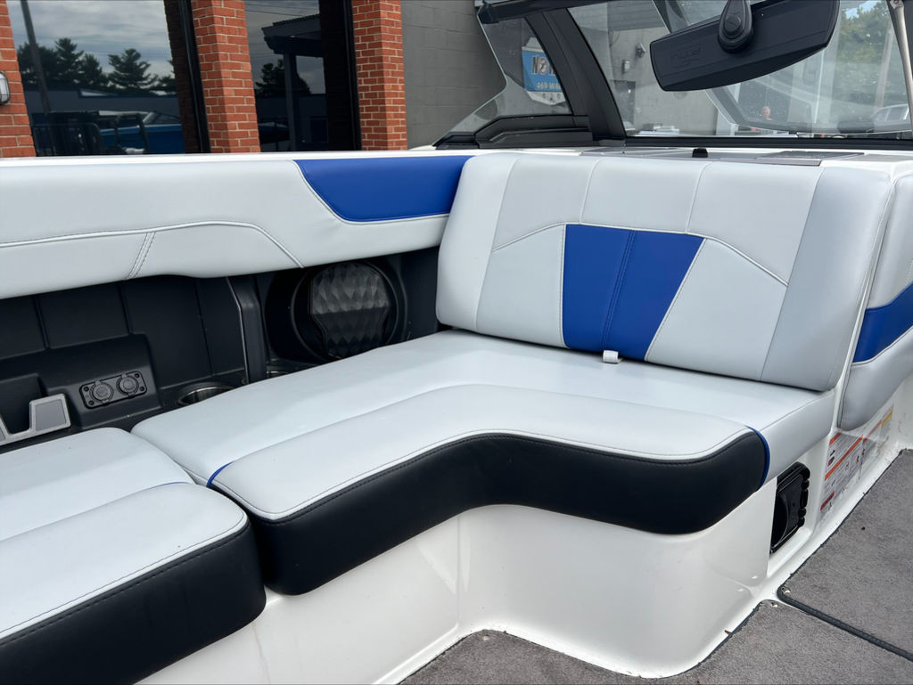 2023 Malibu Boats 20 VTX