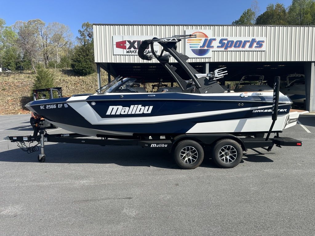 2023 Malibu Boats 21 LX
