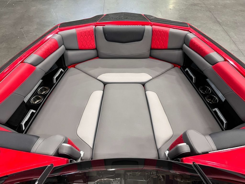 2021 Malibu Boats M220