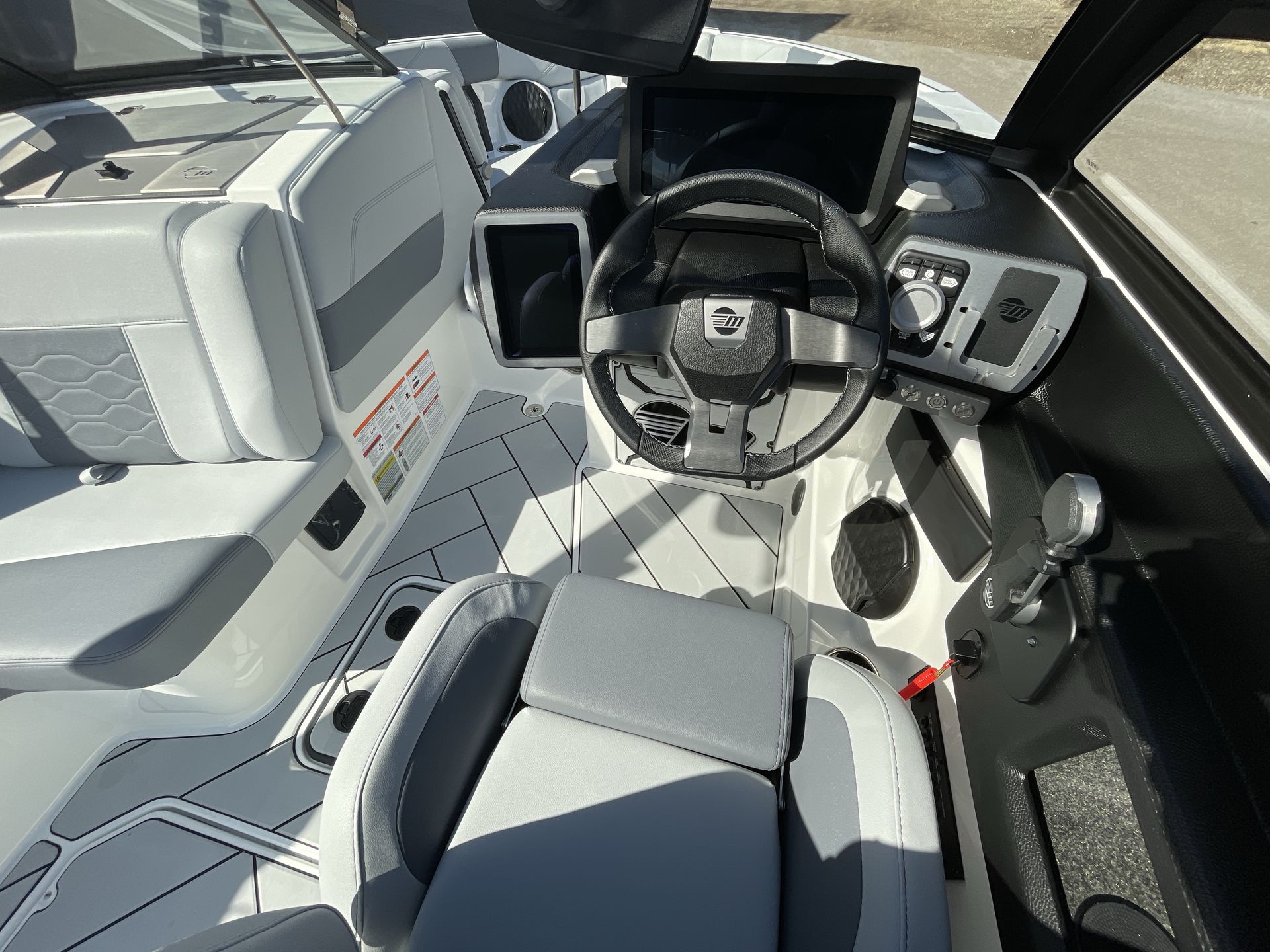 2024 Malibu 23 LSV