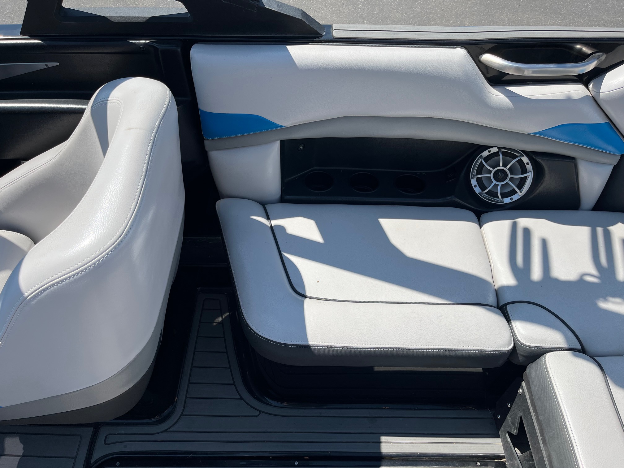 2015 Axis A22