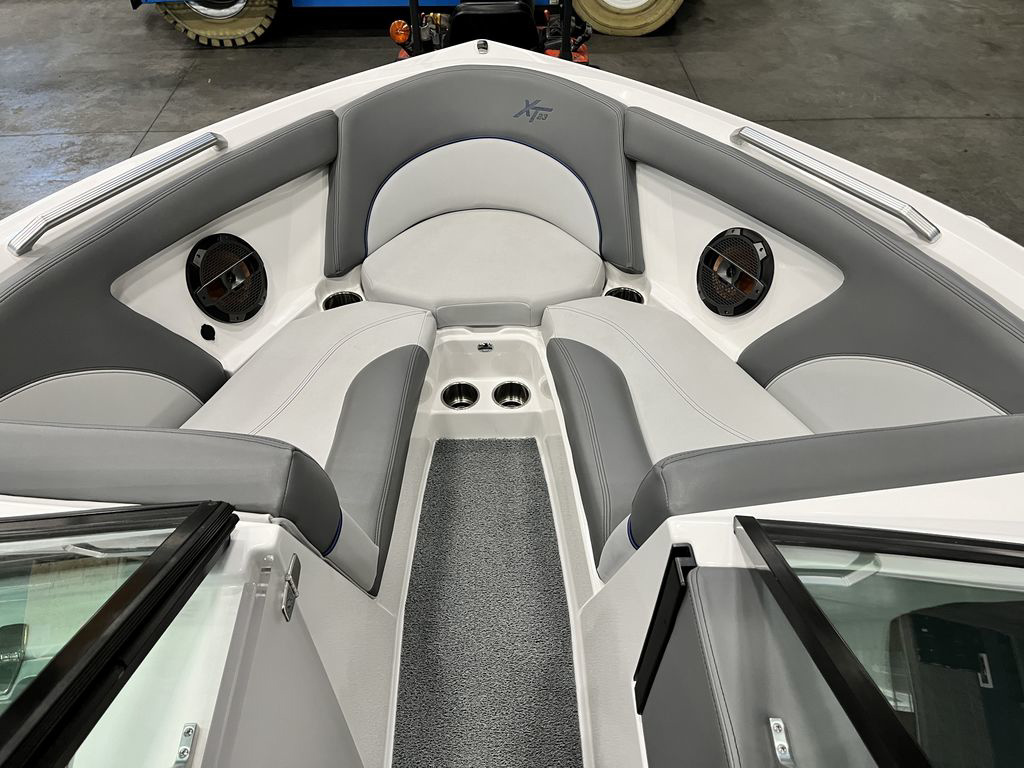 2019 MasterCraft XT23