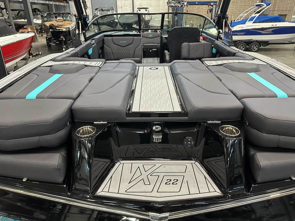 2025 MasterCraft XT22