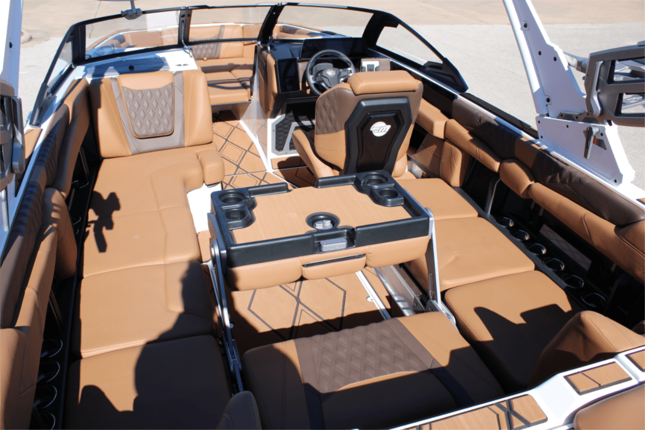 2025 Malibu M230