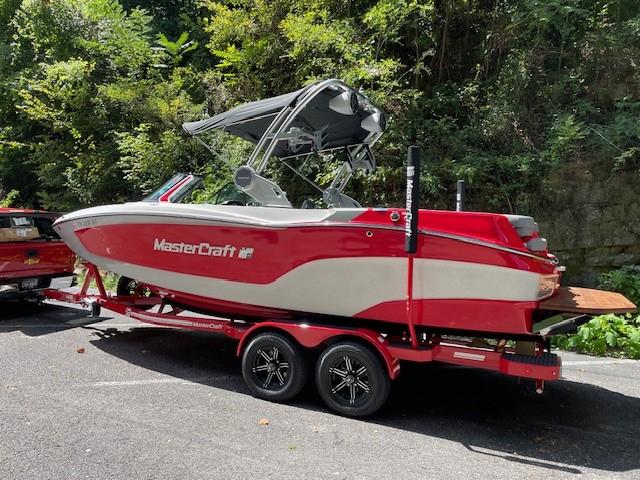 2023 MasterCraft XT22