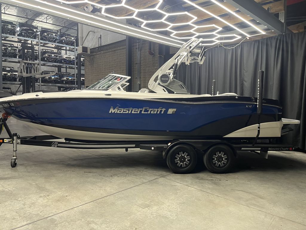2019 MasterCraft XT23