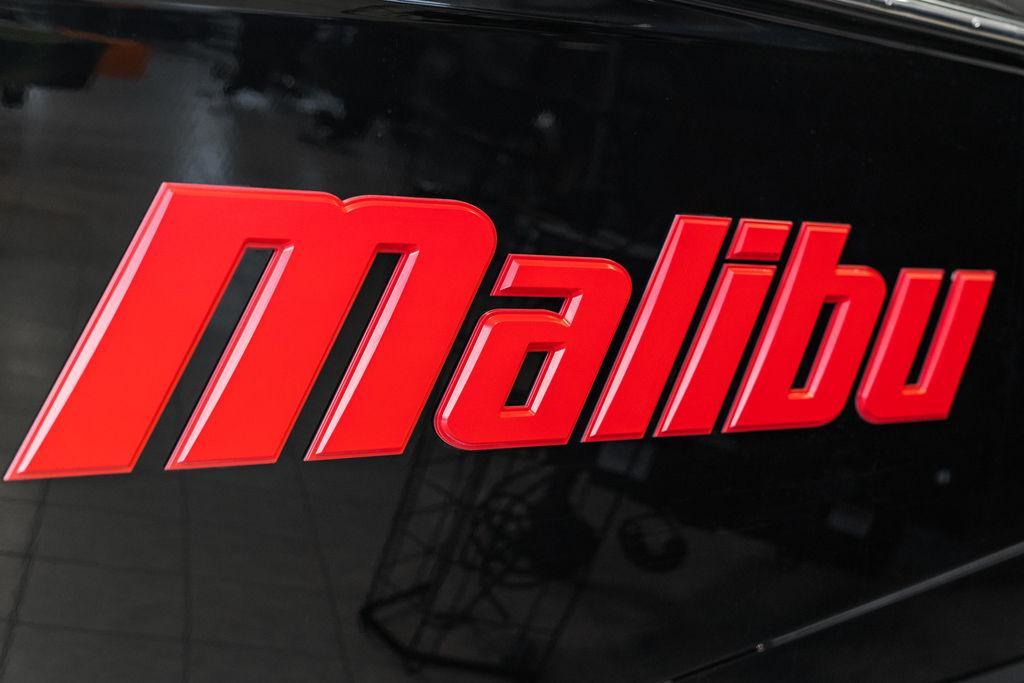 2024 malibu boats 23-LSV