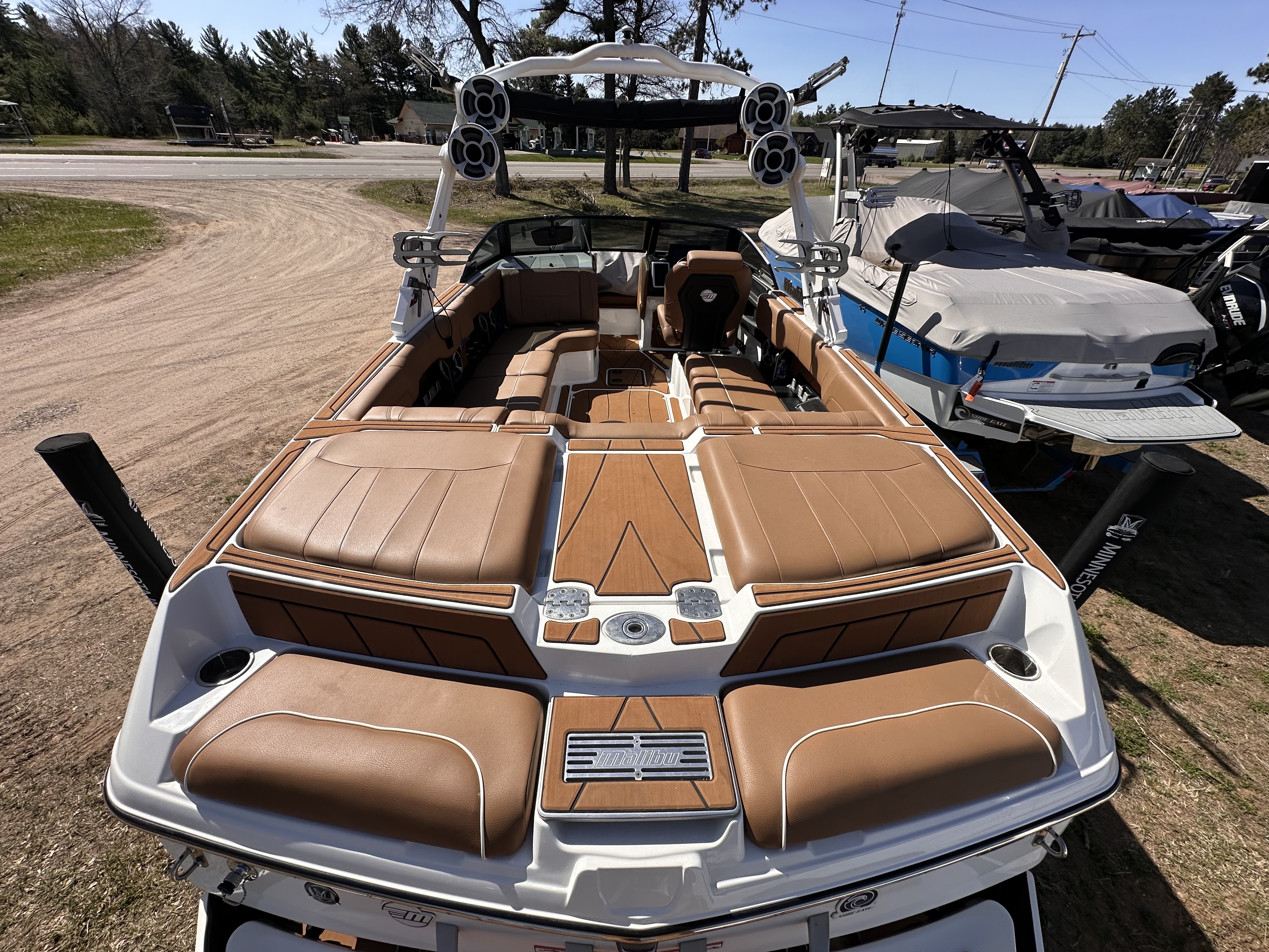 2021 Malibu 23 LSV M6Di Icon