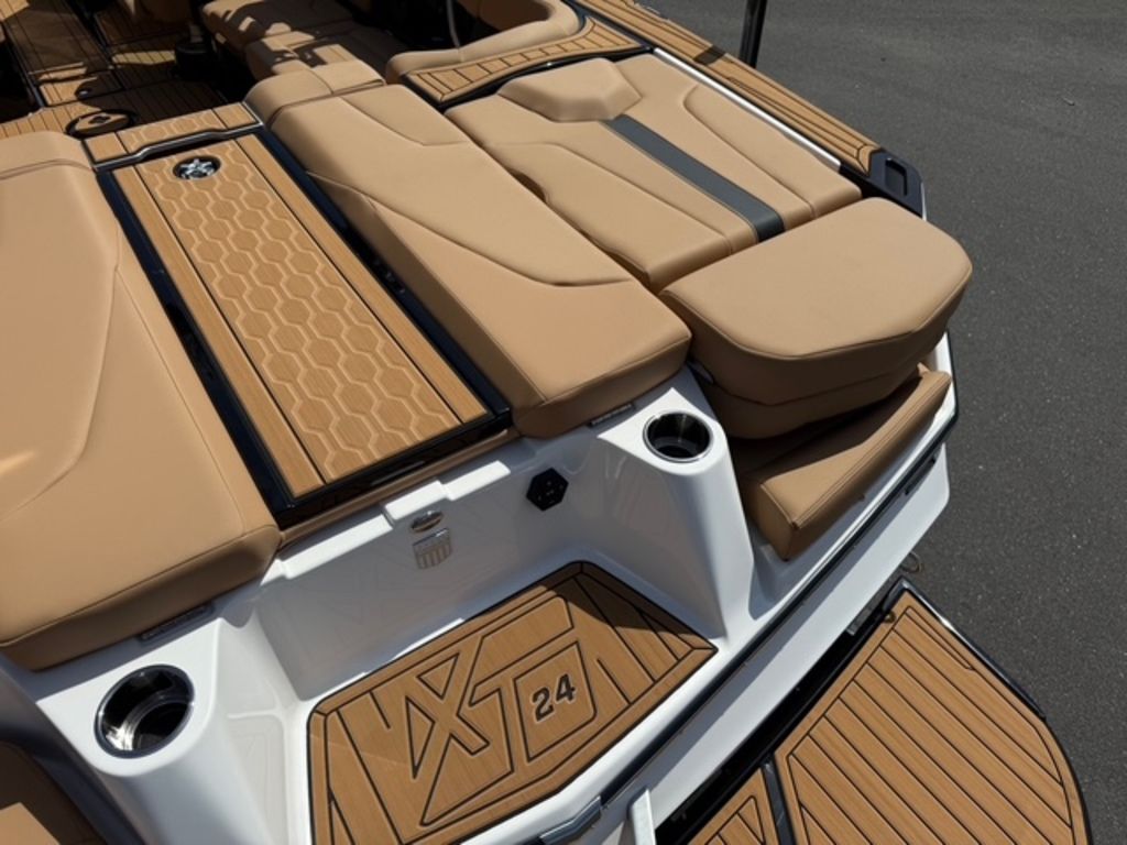 2025 MasterCraft XT24