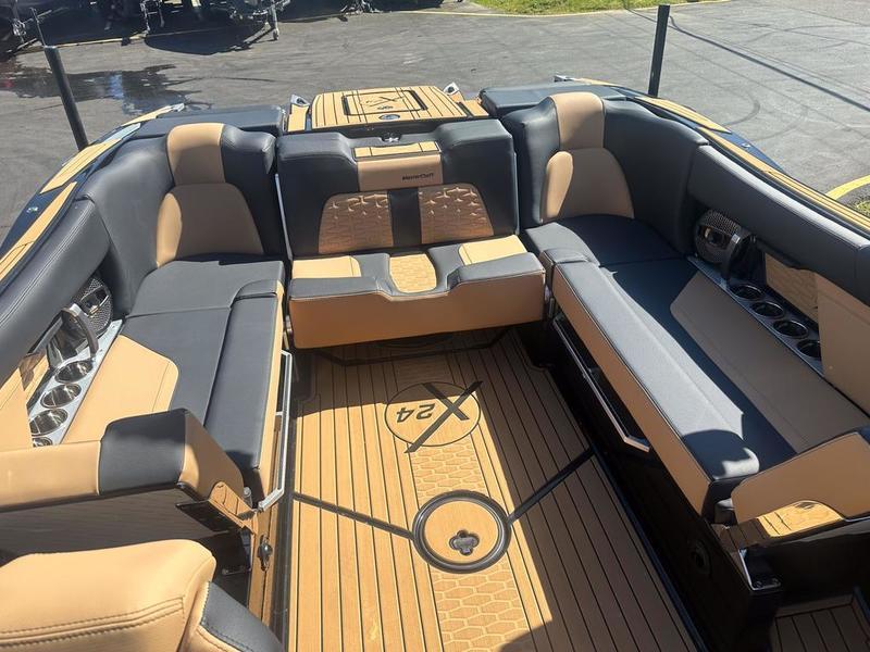 New 2024 MasterCraft X24